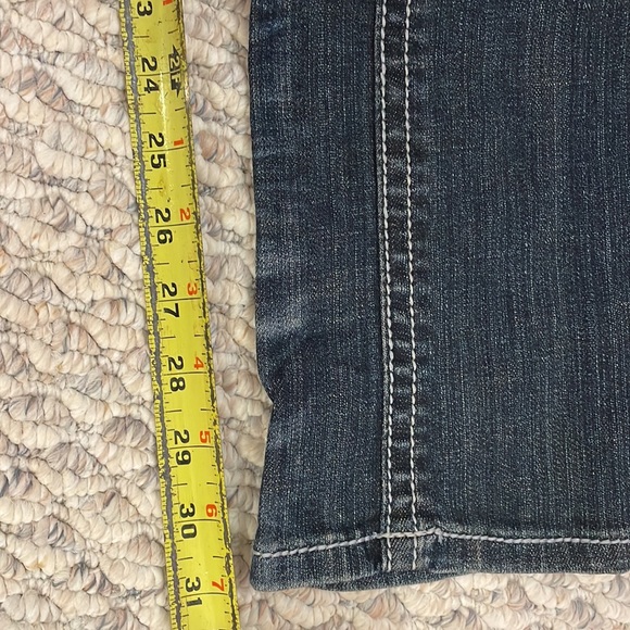 Antique Rivet mid-rise distressed straight leg size 25 - Picture 9 of 9